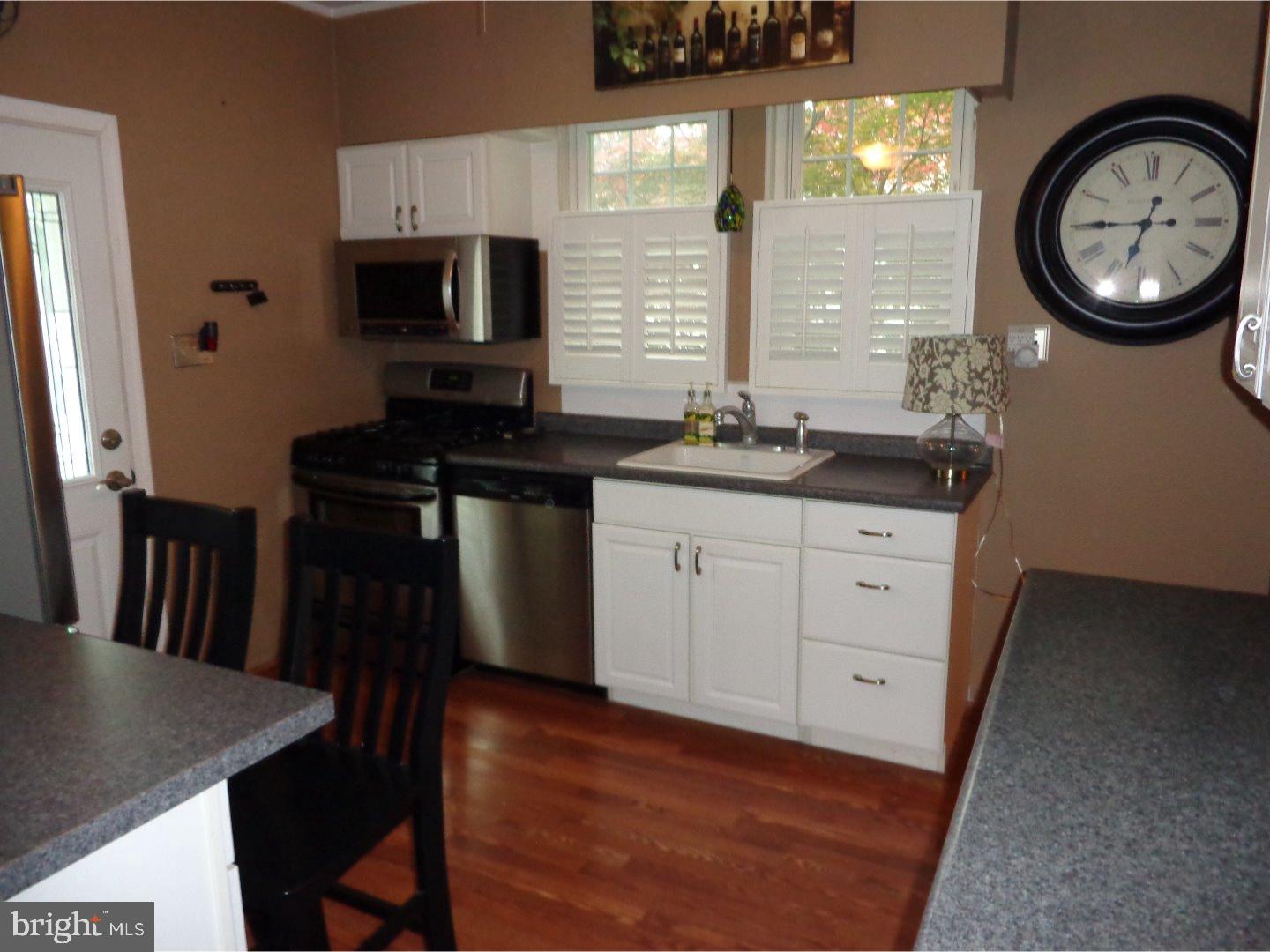 323 Center Avenue Riverside, NJ 08075 - Photo 5 of 14 Kitchen