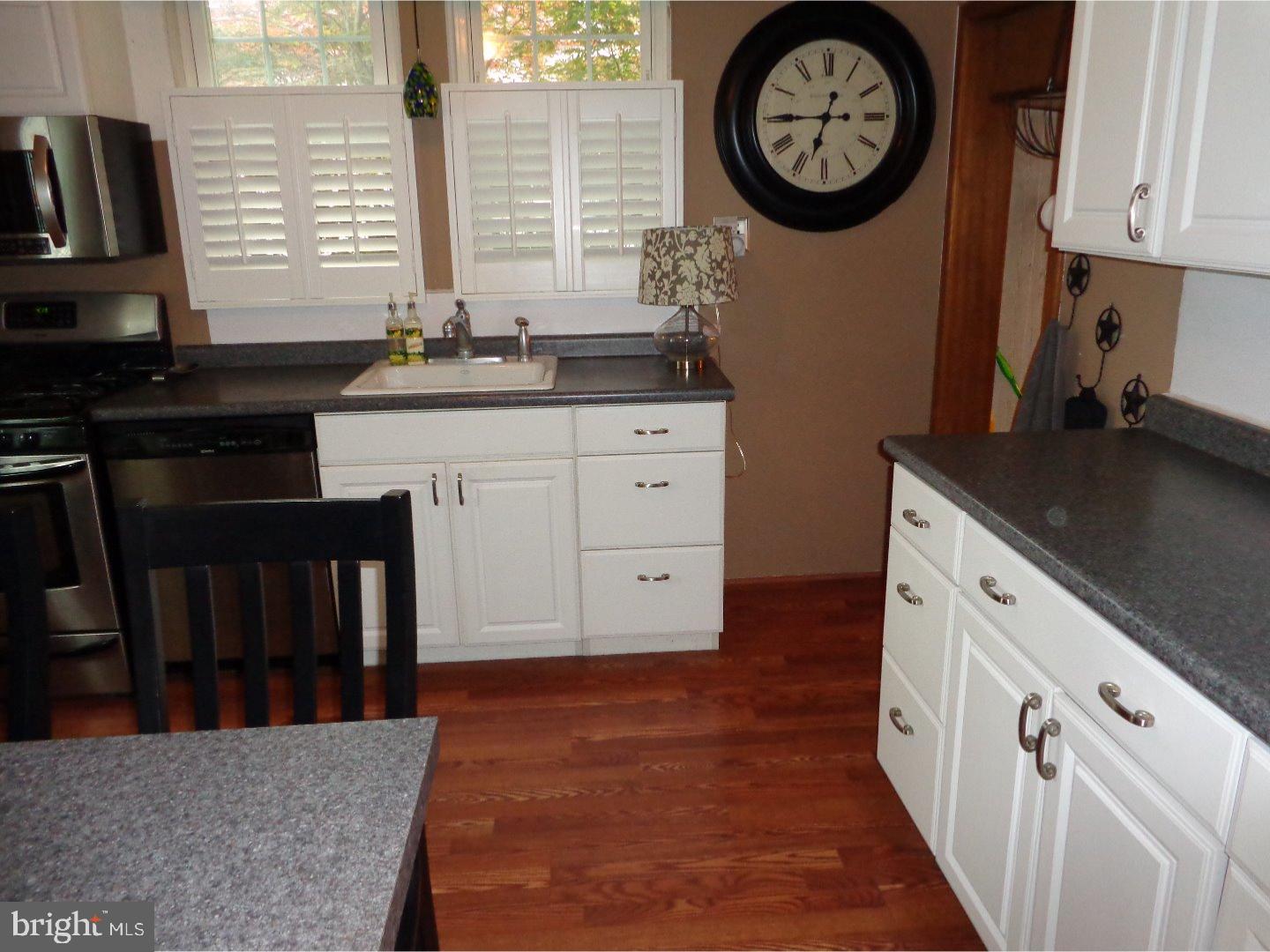 323 Center Avenue Riverside, NJ 08075 - Photo 6 of 14 Kitchen