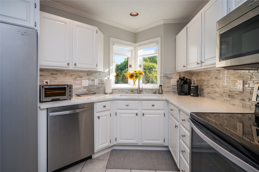 629 Midship Circle Webster, NY 14580 - Photo 13 of 50