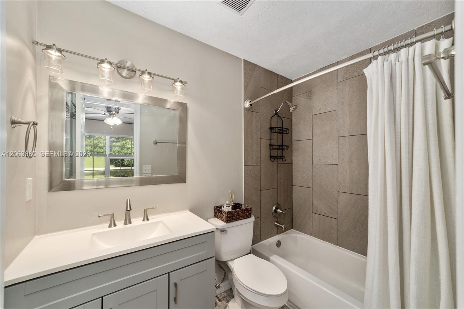 2450 Southeast 40th Street Road Ocala, FL 34480 - Photo 14 of 31 Master Bath