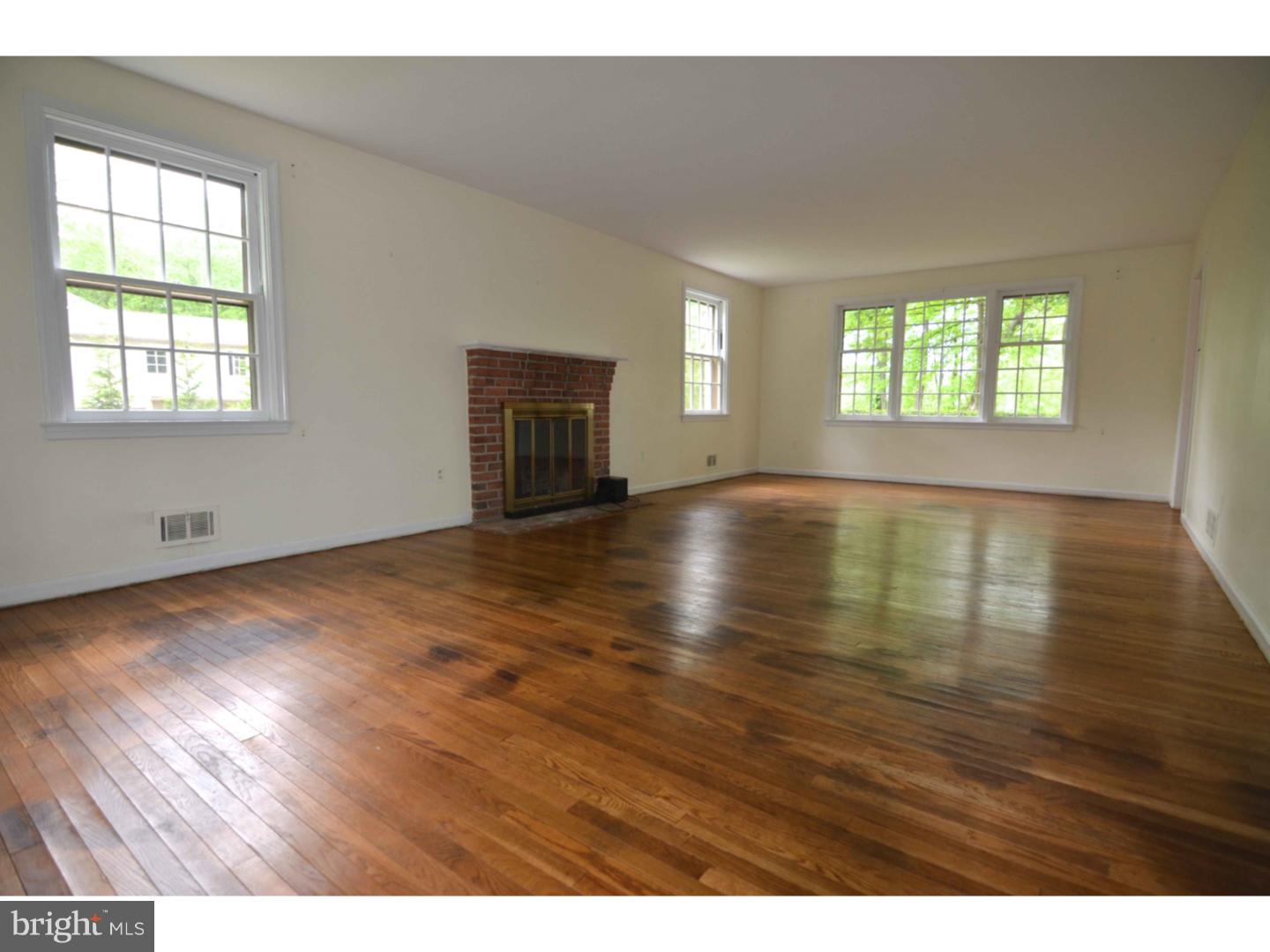 1053 Tenby Road Berwyn, PA 19312 - Photo 7 of 24 Living Room