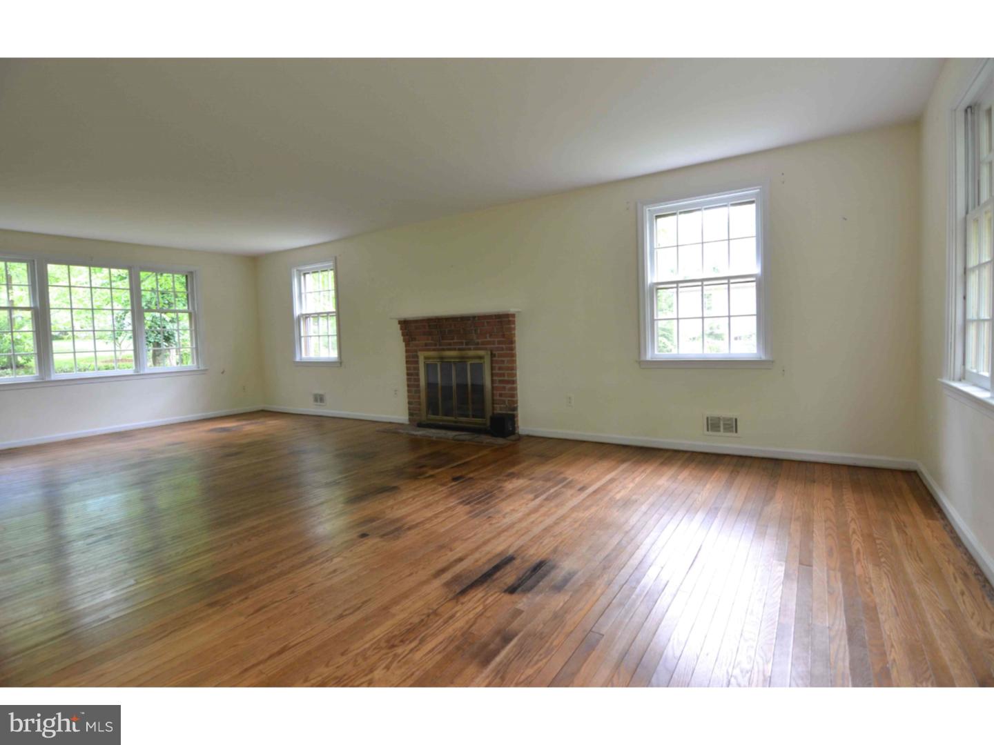 1053 Tenby Road Berwyn, PA 19312 - Photo 8 of 24 Living Room