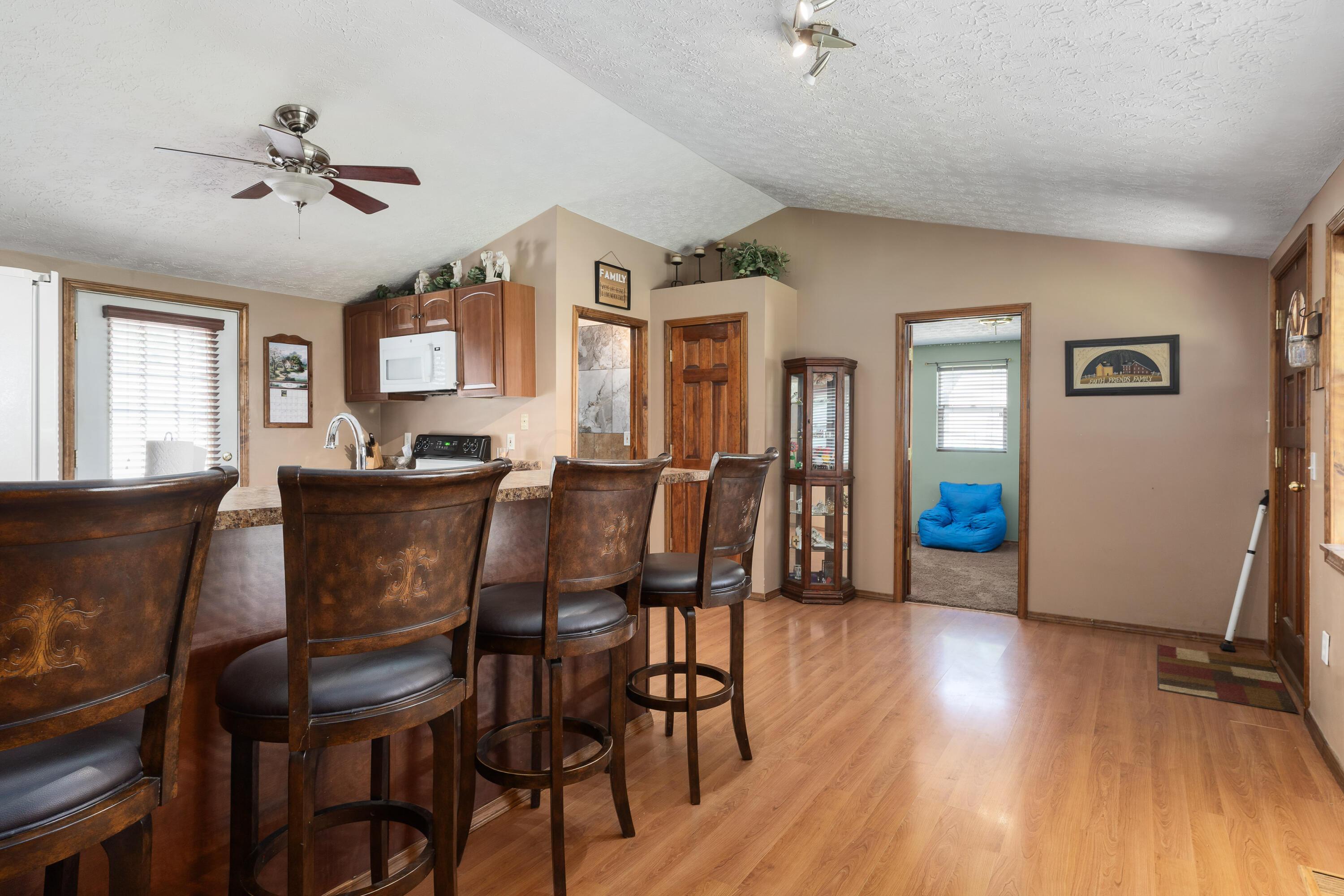 1691 Dyer Road Grove City, OH 43123 - Photo 24 of 108 Breakfast bar