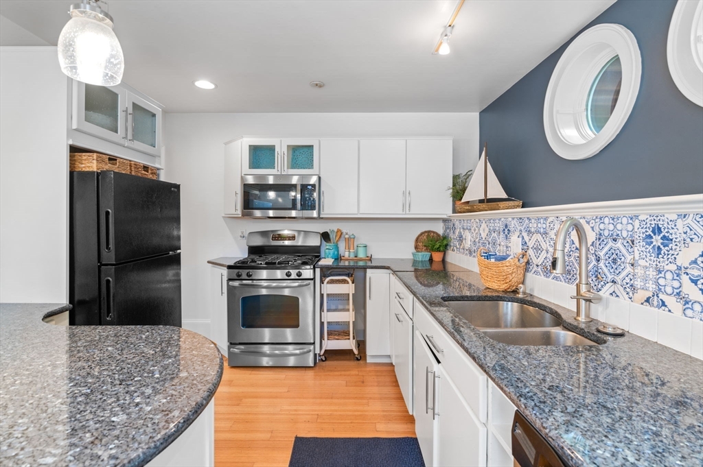 29 Front Street, Unit 1 Marblehead, MA 01945 - Photo 8 of 38 Gallery Image 8