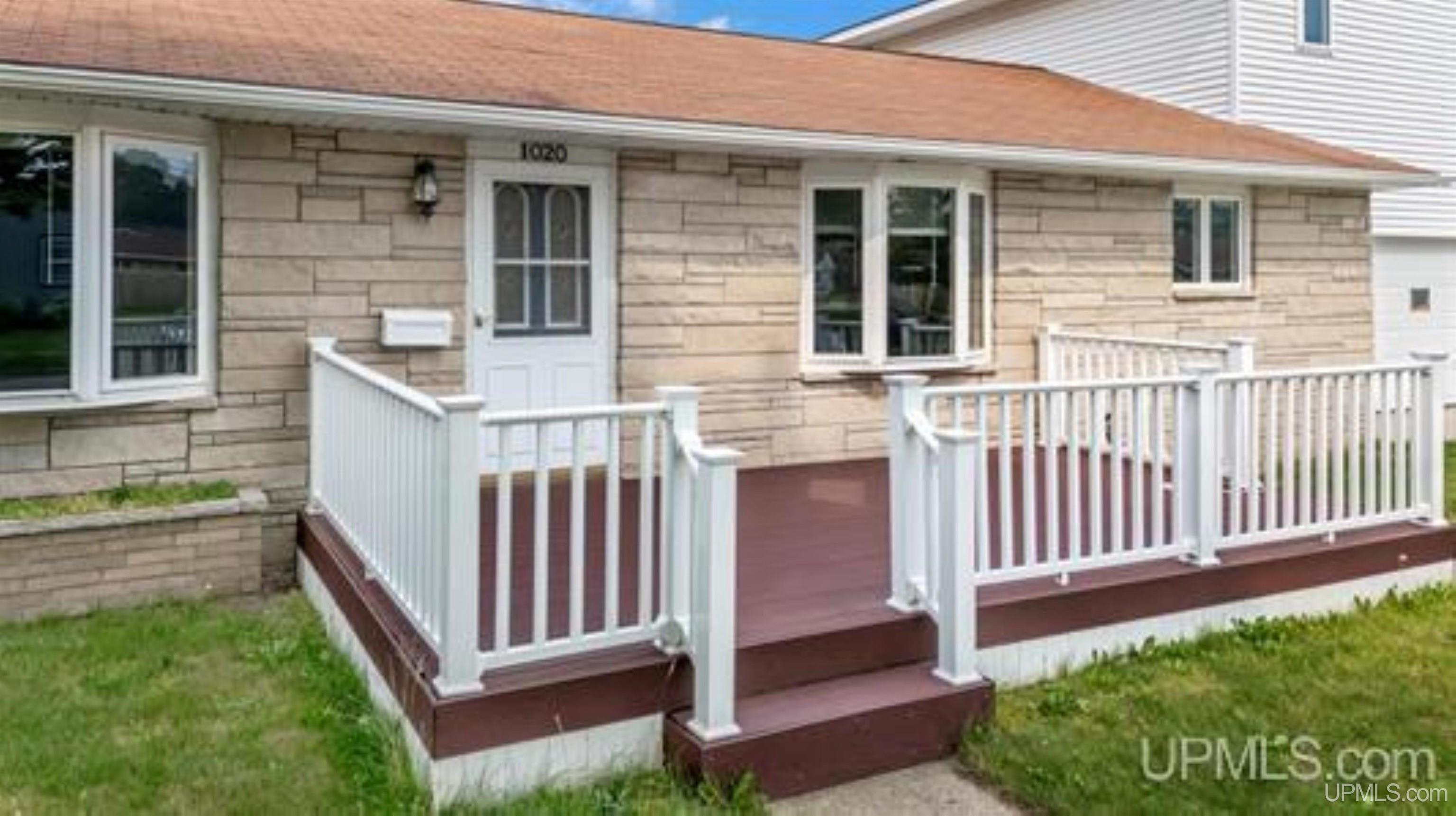 1020 South 18th Street Escanaba, MI 49829 - Photo 4 of 38