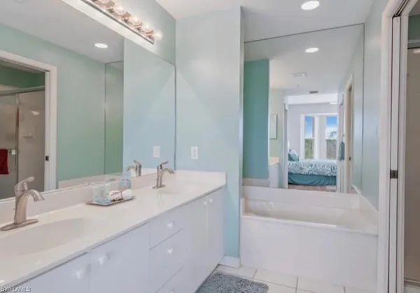 a en suite bathroom with double vanity sinks and a mirror