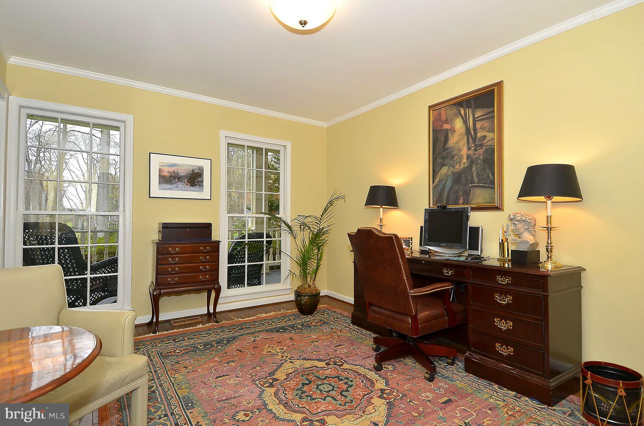 719 Forest Park Road Great Falls, VA 22066 - Photo 14 of 27 Main level home office