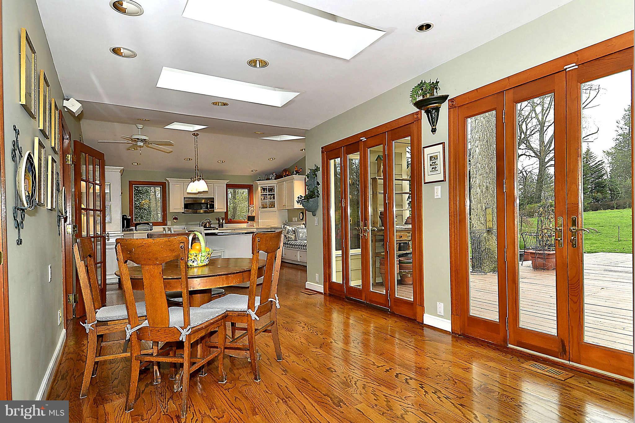719 Forest Park Road Great Falls, VA 22066 - Photo 7 of 27 Sunny breakfast area opens to deck