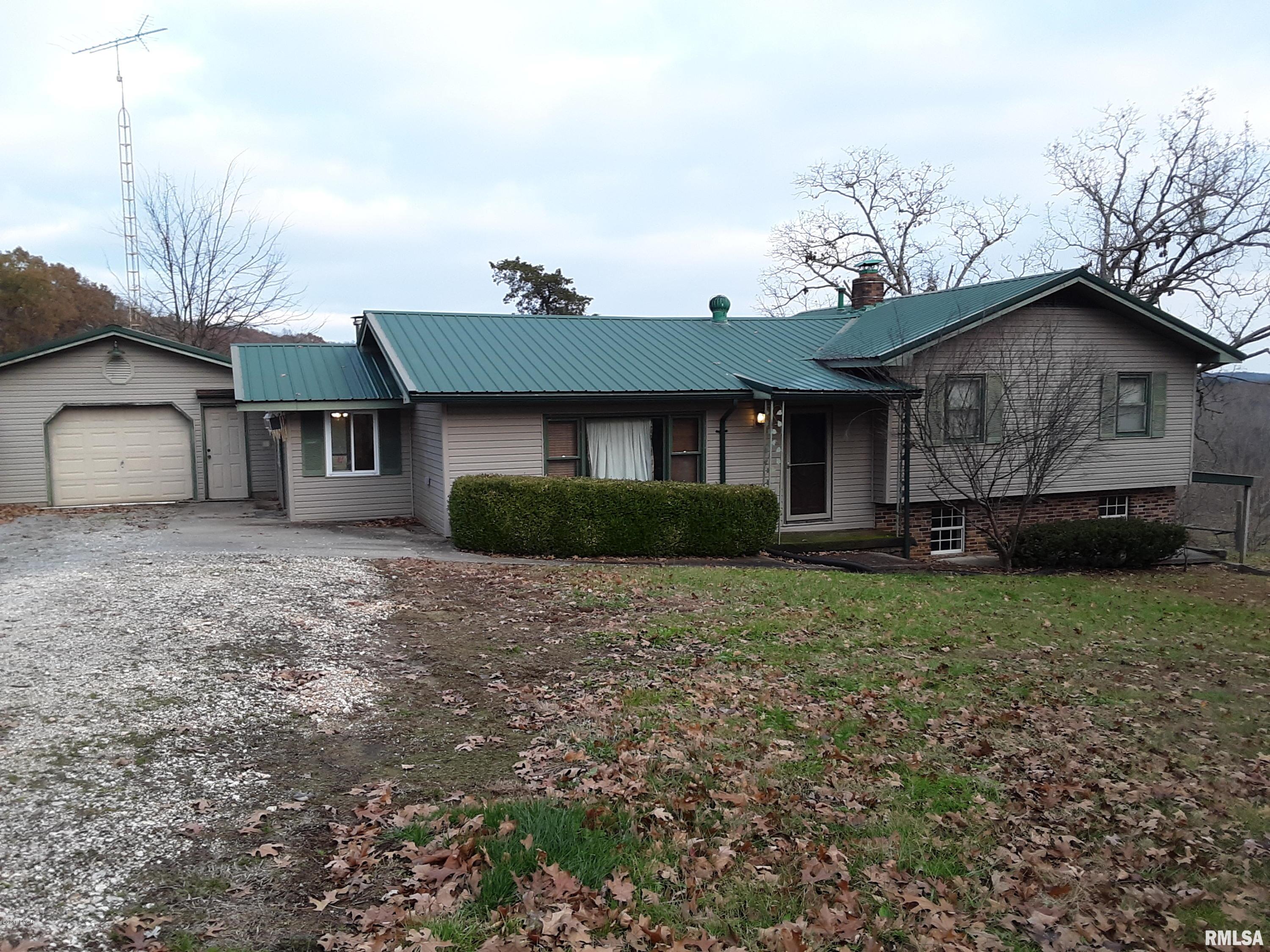928 Bassett Road Elizabethtown, IL 62931 - Photo 4 of 21 Gallery Image 4