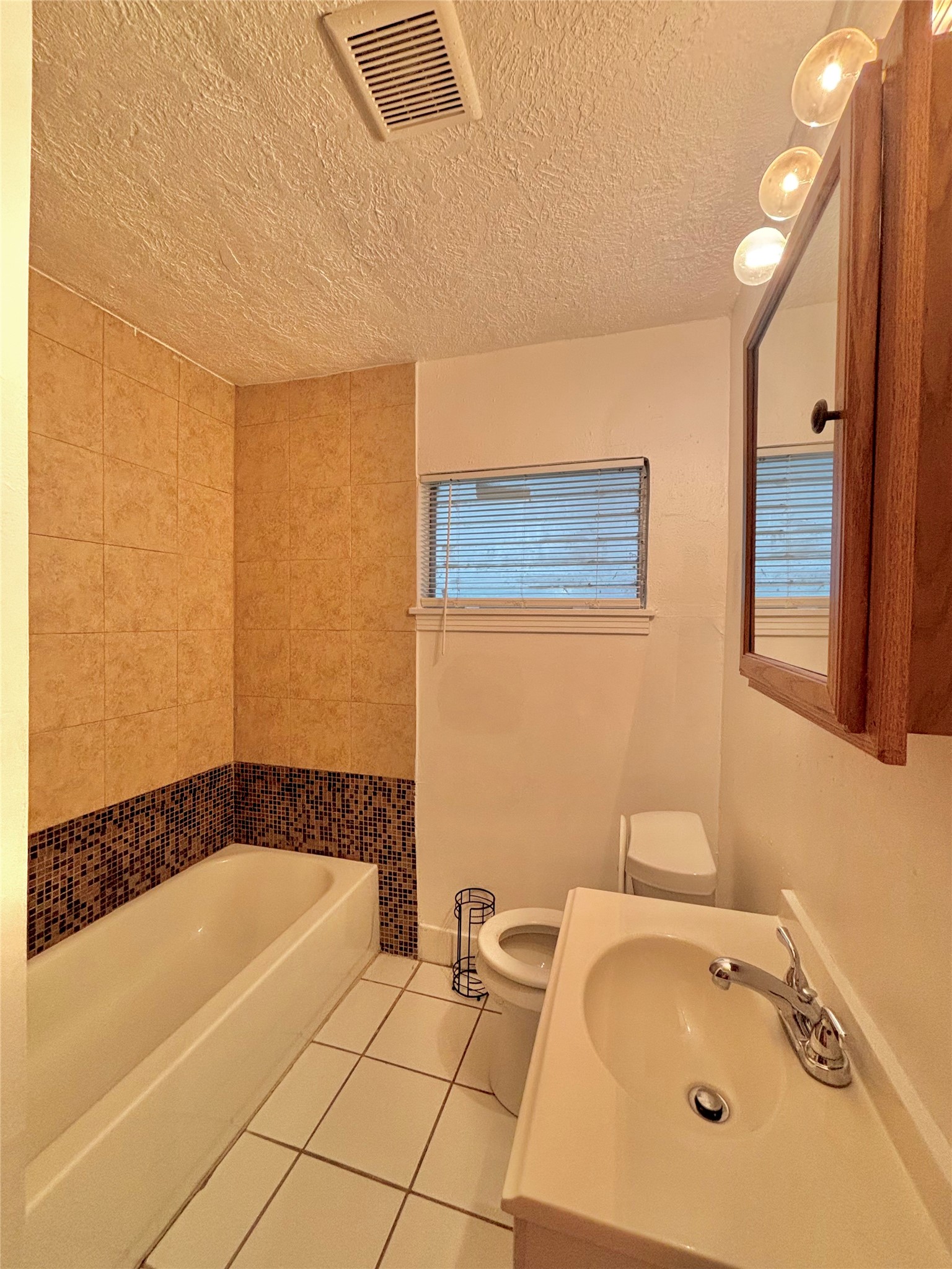 8038 Woodlyn Road Houston, TX 77028 - Photo 9 of 14