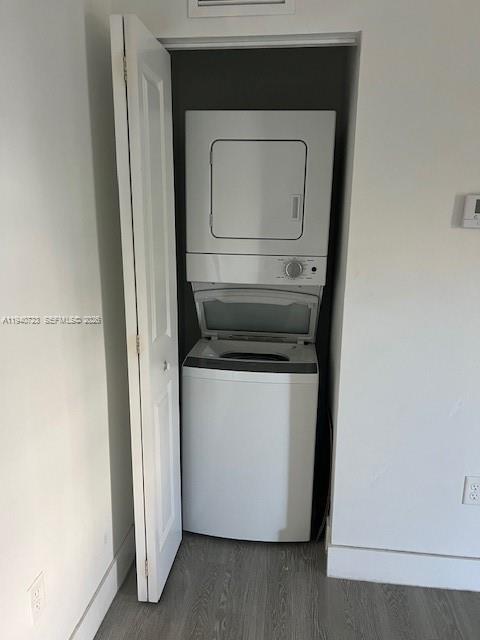 751 Northwest 1st Street, Unit 103 Miami, FL 33128 - Photo 10 of 11 a utility room with wooden floor washer and dryer