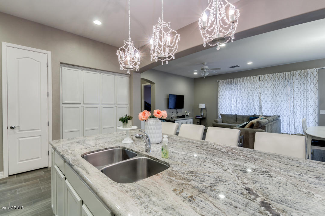 3911 East Rakestraw Lane Gilbert, AZ 85298 - Photo 18 of 42 19-Rakestaw