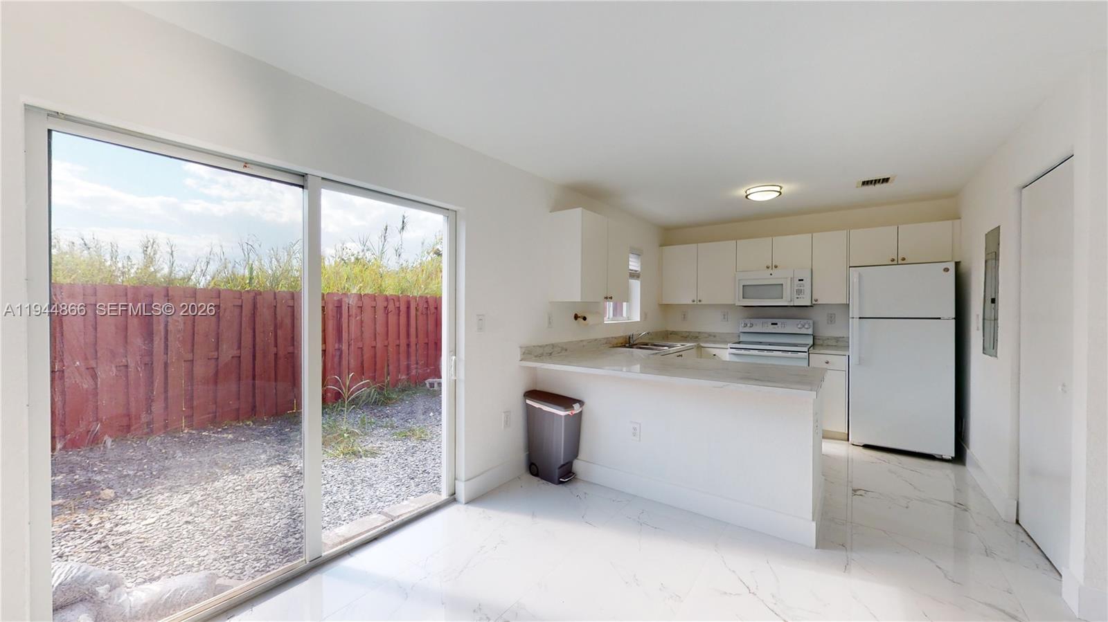 618 Southwest 2nd Place Florida City, FL 33034 - Photo 7 of 33