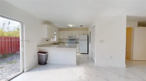 $298,000 | 618 Southwest 2nd Place, Unit 1060, Florida City, FL 33034