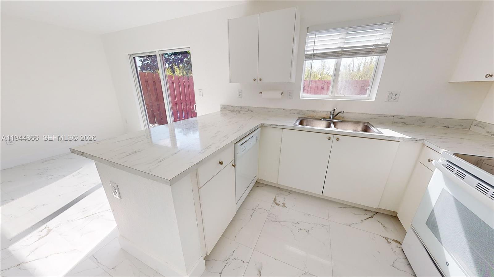 618 Southwest 2nd Place Florida City, FL 33034 - Photo 10 of 33