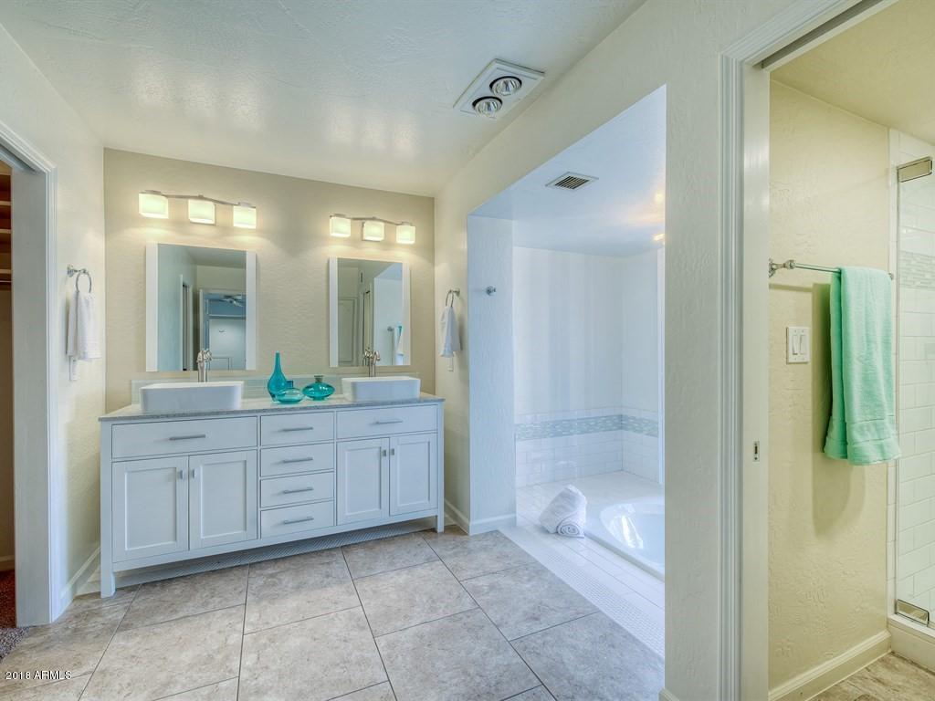 4434 East Camelback Road, Unit 126 Phoenix, AZ 85018 - Photo 14 of 36 014_Master Bathroom