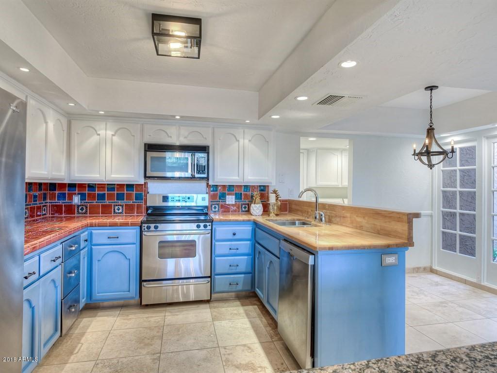 4434 East Camelback Road, Unit 126 Phoenix, AZ 85018 - Photo 10 of 36 010_Kitchen ~ Casual Dining