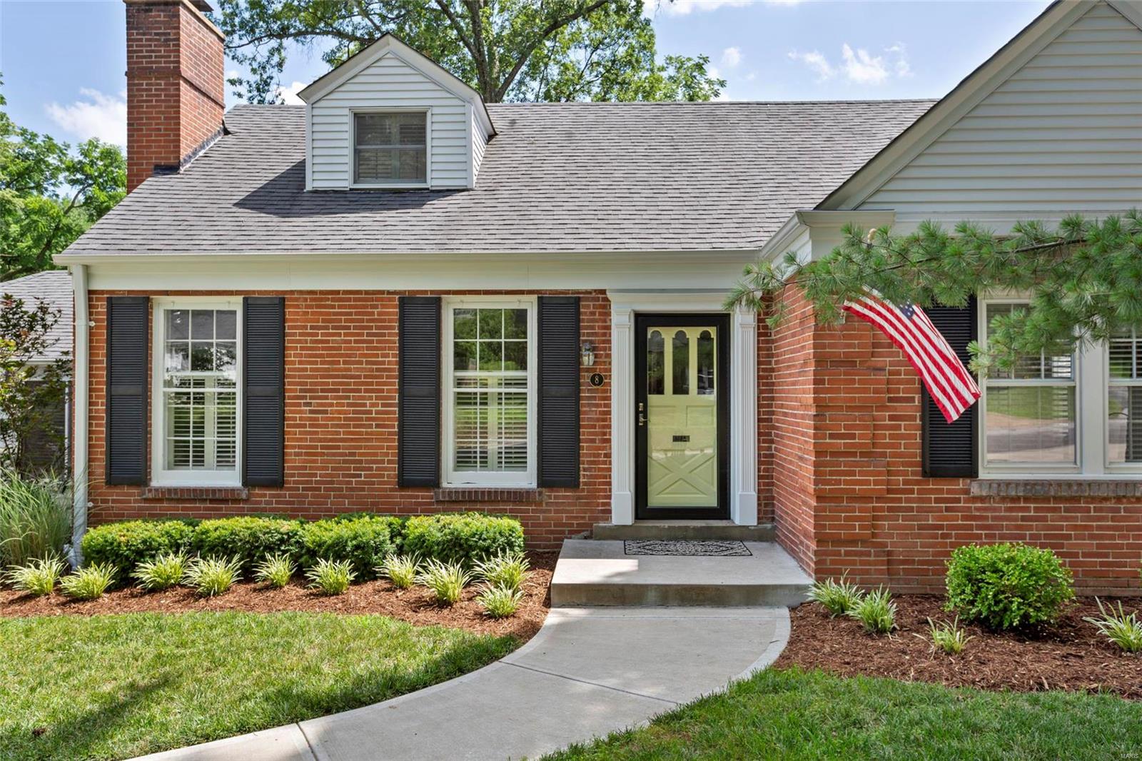 8 Hillard Road Glendale, MO 63122 - Photo 2 of 23 Gallery Image 2