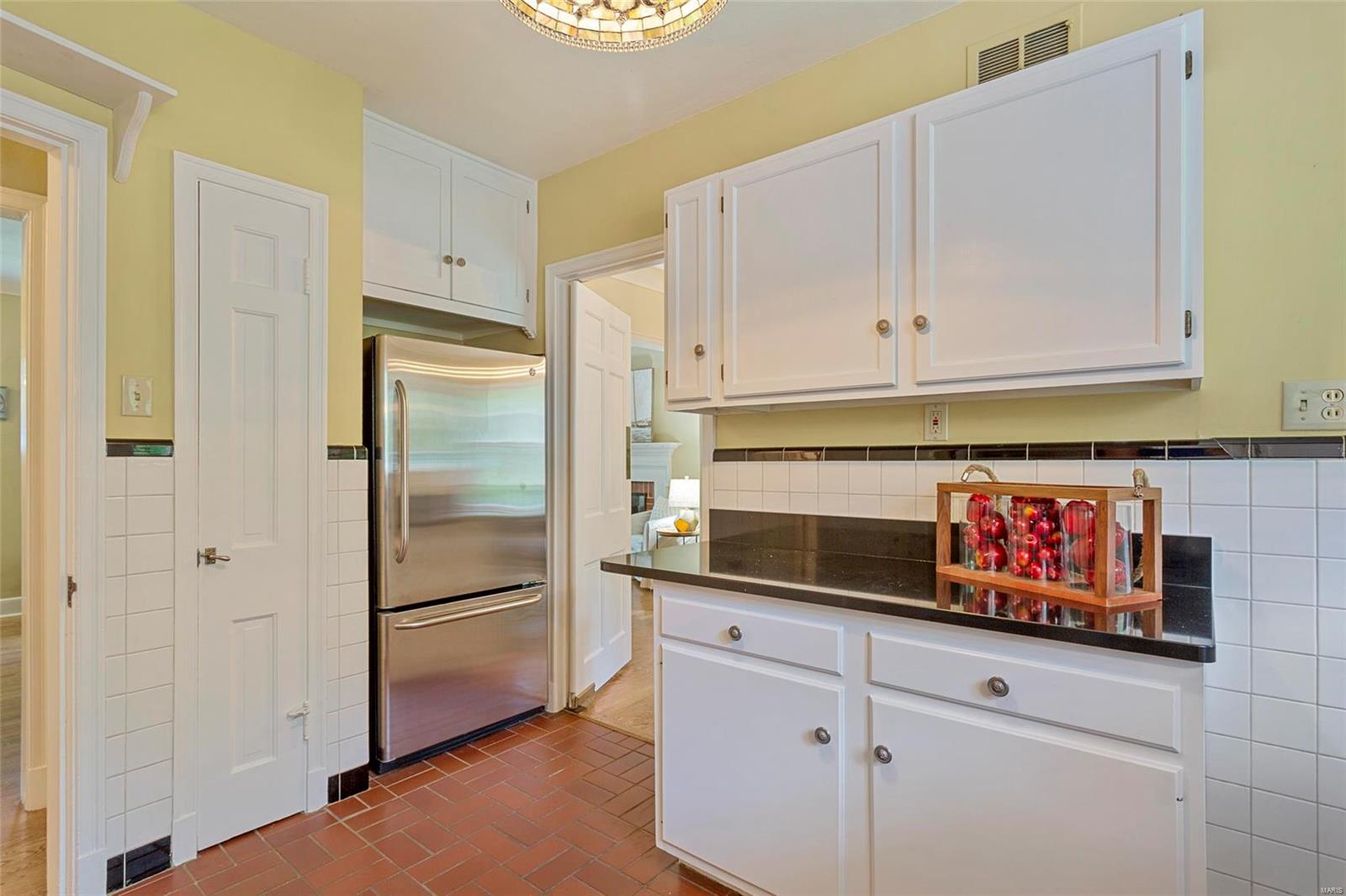 8 Hillard Road Glendale, MO 63122 - Photo 11 of 23 Gallery Image 11