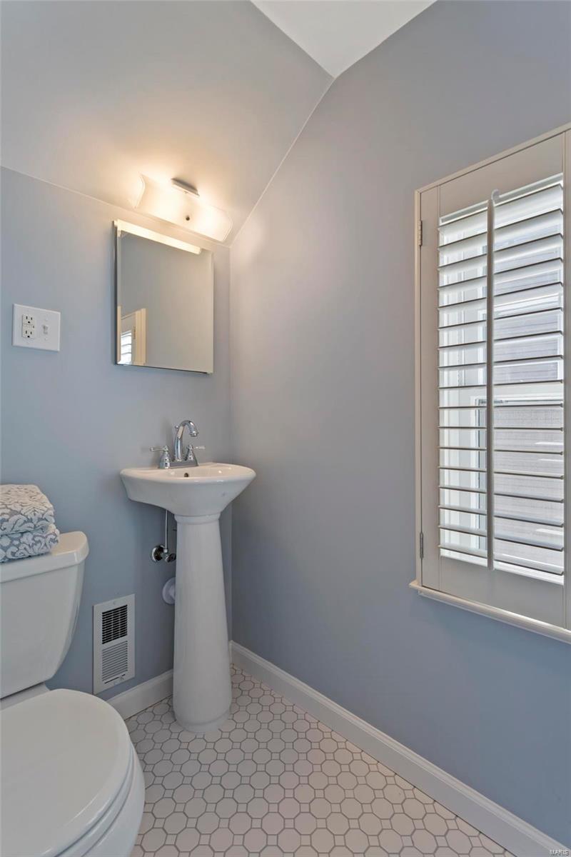 8 Hillard Road Glendale, MO 63122 - Photo 20 of 23 Gallery Image 20