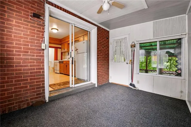 a view of livingroom with an entryway