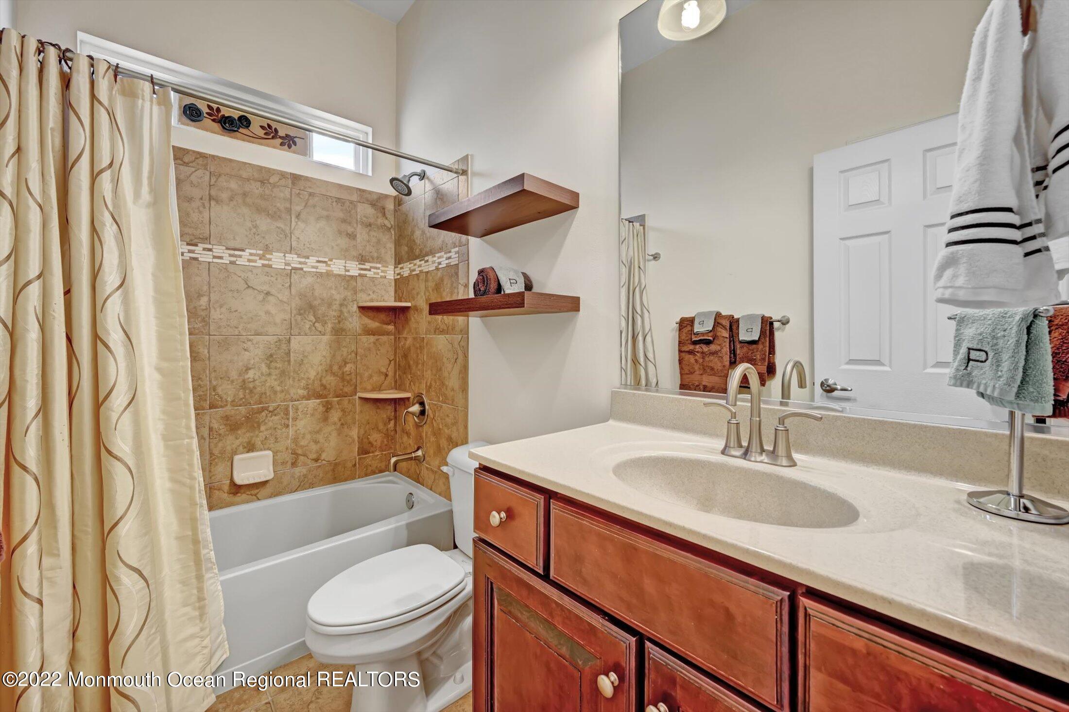 20 East Francesa Court Farmingdale, NJ 07727 - Photo 31 of 78 Bathroom 1st Floor