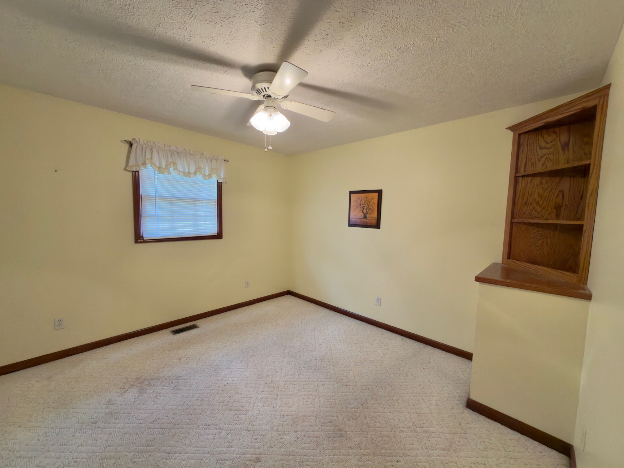 4929 Fountain Grove Road Morrison, TN 37357 - Photo 20 of 33 a view of an empty room