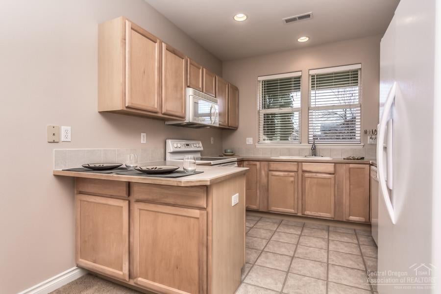 3072 Yellow Ribbon Drive Bend, OR 97701 - Photo 4 of 25 Additional Photo
