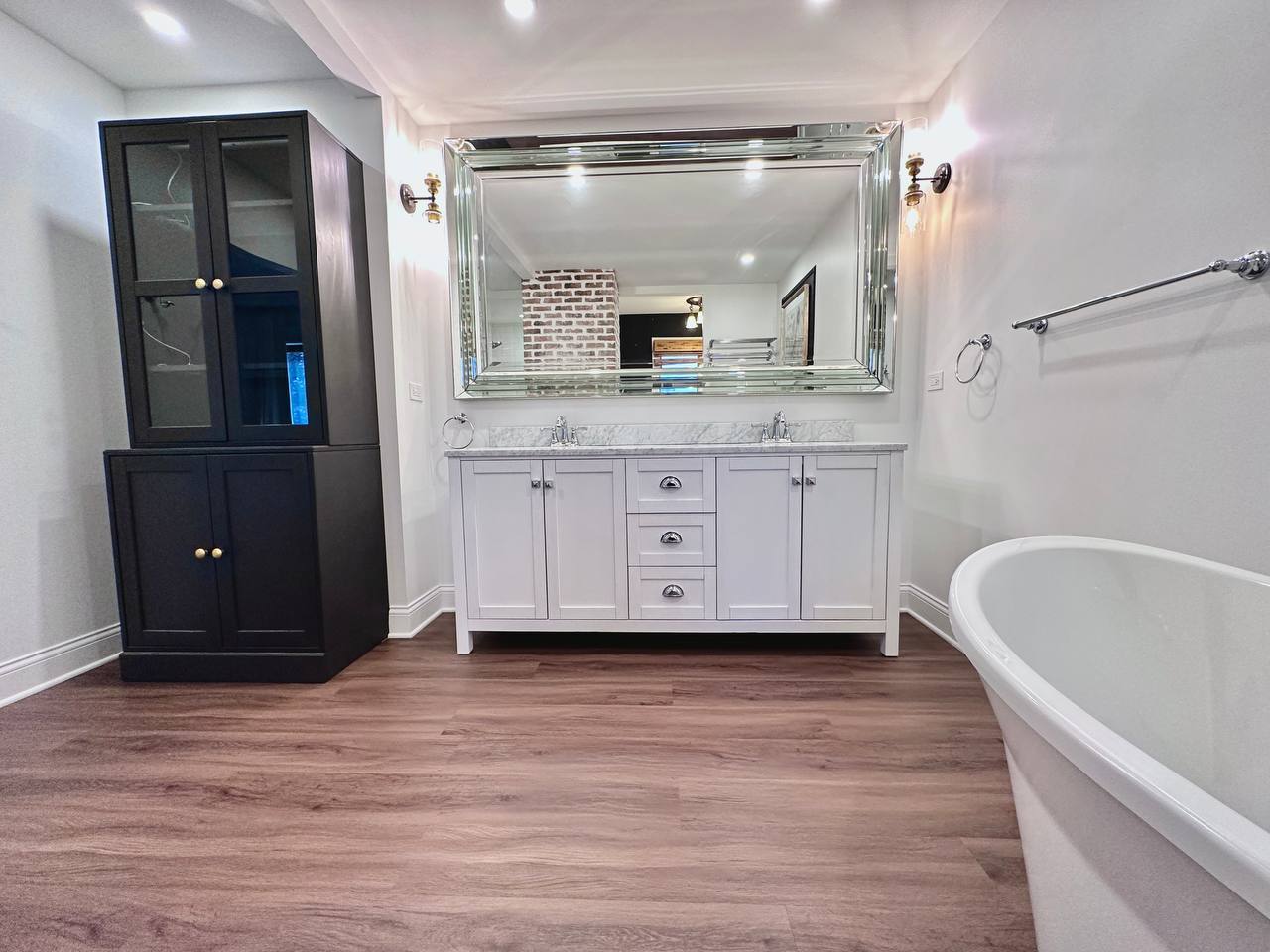 6140 Ruby Street Rosemont, IL 60018 - Photo 16 of 35 a bathroom with a tub sink and mirror
