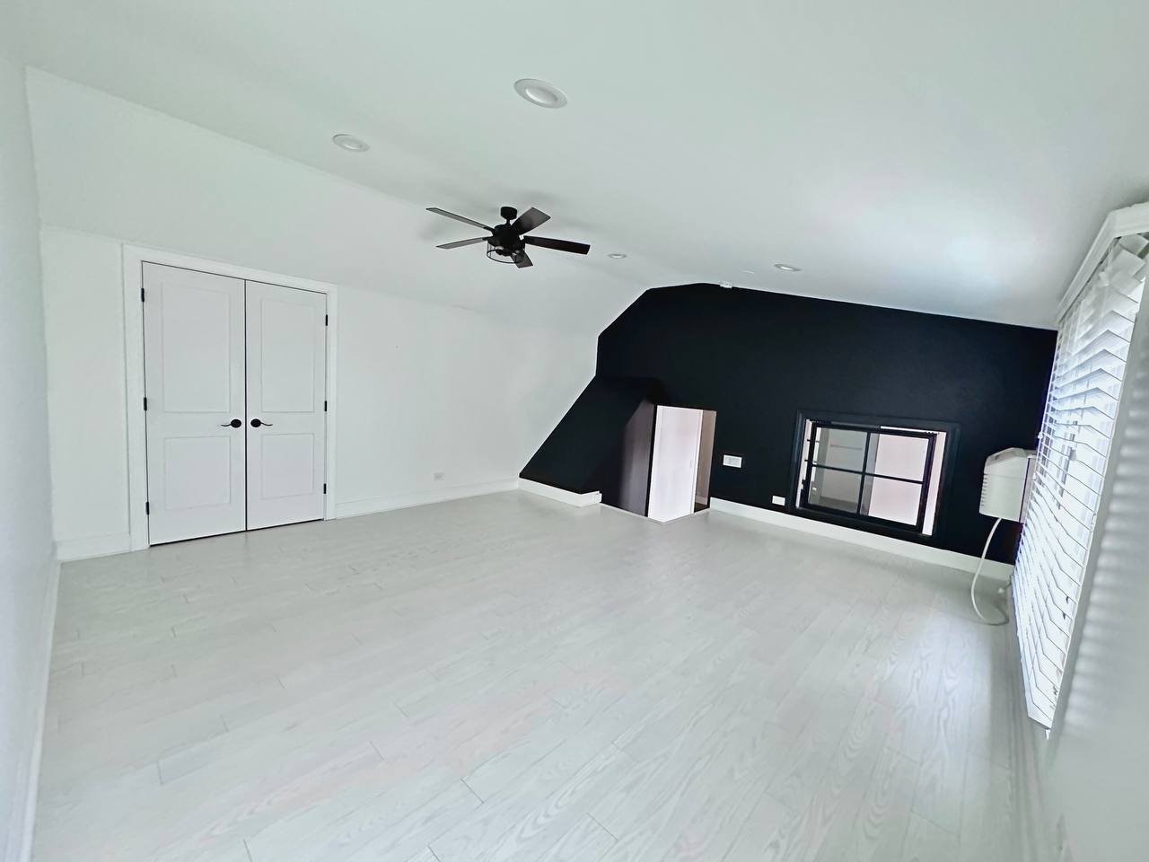 6140 Ruby Street Rosemont, IL 60018 - Photo 22 of 35 a big room with closet and windows