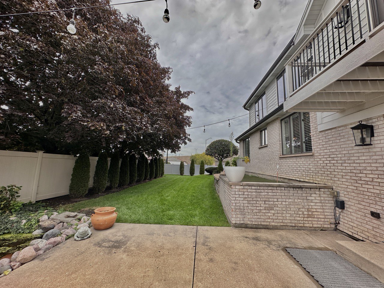 6140 Ruby Street Rosemont, IL 60018 - Photo 35 of 35 a view of a back yard of the house