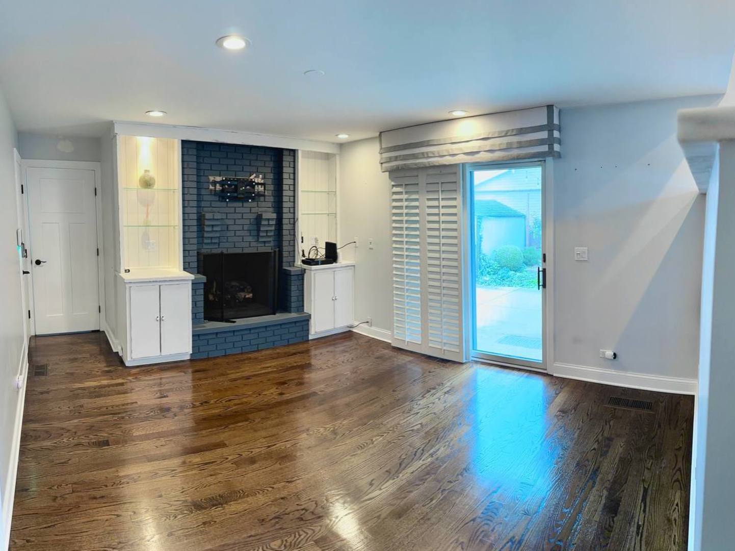 6140 Ruby Street Rosemont, IL 60018 - Photo 9 of 35 an empty room with wooden floor and fireplace