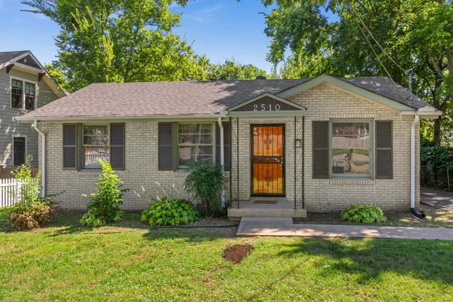 $2,150 | 2510 9th Avenue South, Nashville, TN 37204