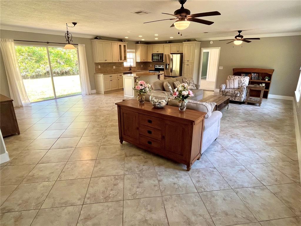 4310 Lithia Pinecrest Road Valrico, FL 33596 - Photo 7 of 62 Gallery Image 7