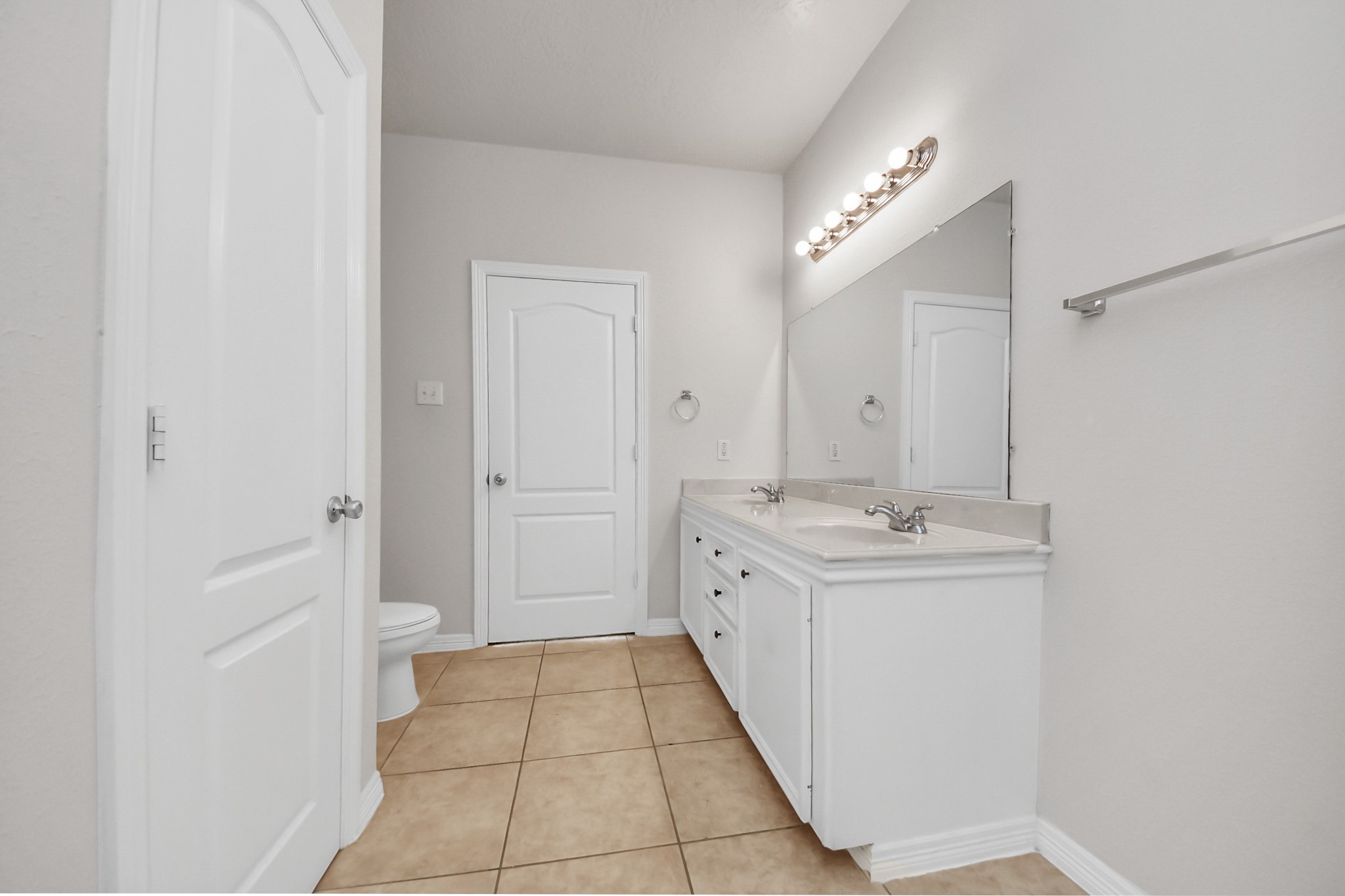 21940 Rayford Road, Unit B Humble, TX 77338 - Photo 26 of 38 a spacious bathroom with a double vanity sink a mirror and a bathtub