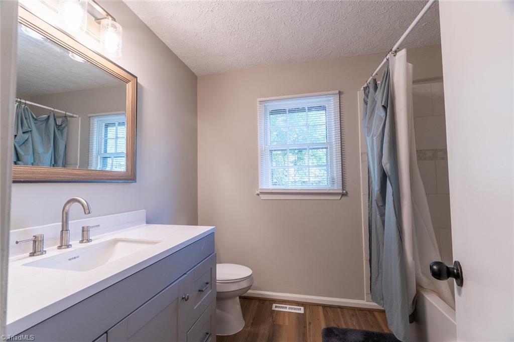 1615 Rankin Road Greensboro, NC 27405 - Photo 5 of 29