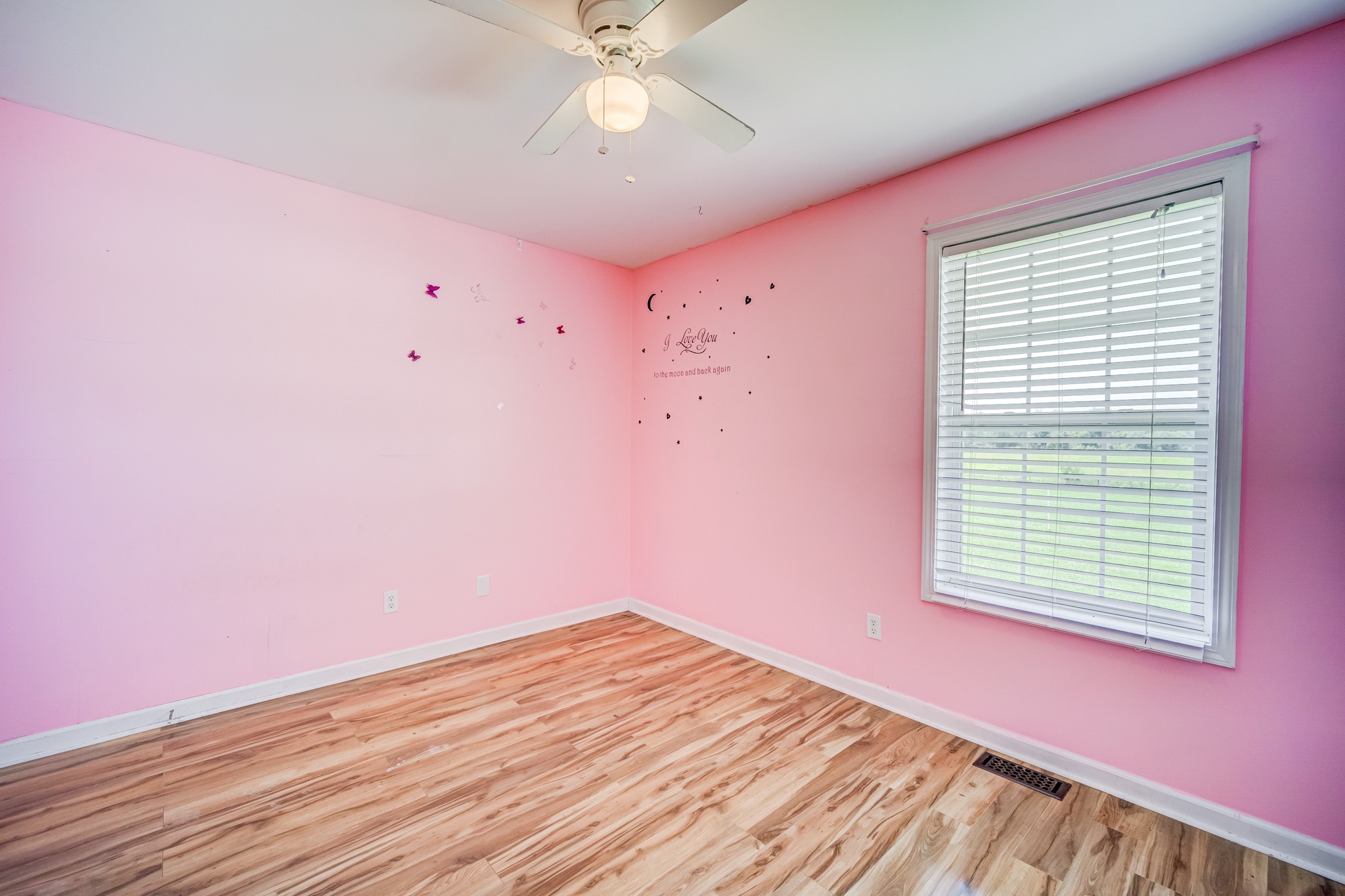 5160 Minnis Road Springfield, TN 37172 - Photo 14 of 31 a view of empty room with wooden floor and fan