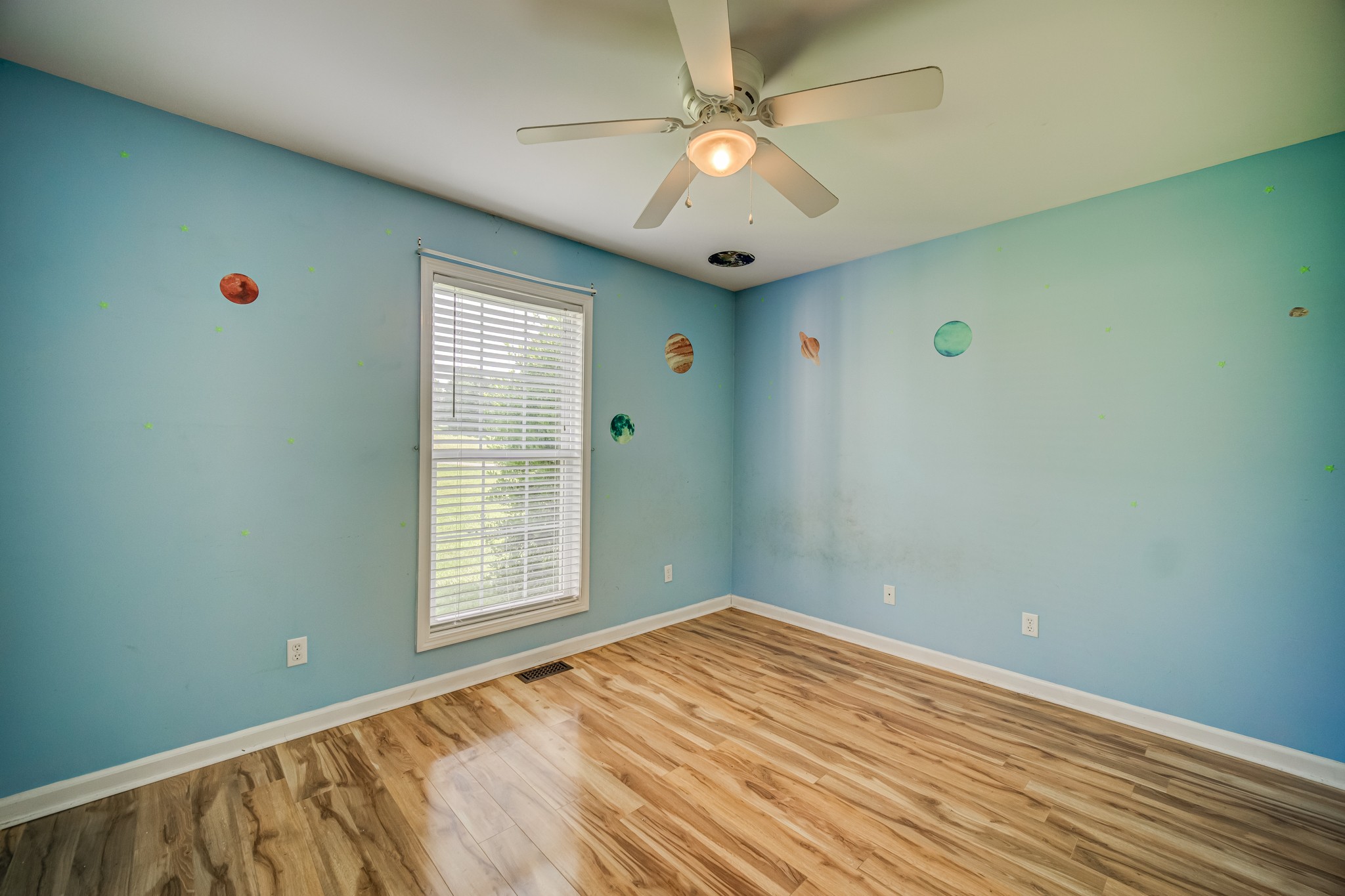 5160 Minnis Road Springfield, TN 37172 - Photo 17 of 31 a view of an empty room with a window
