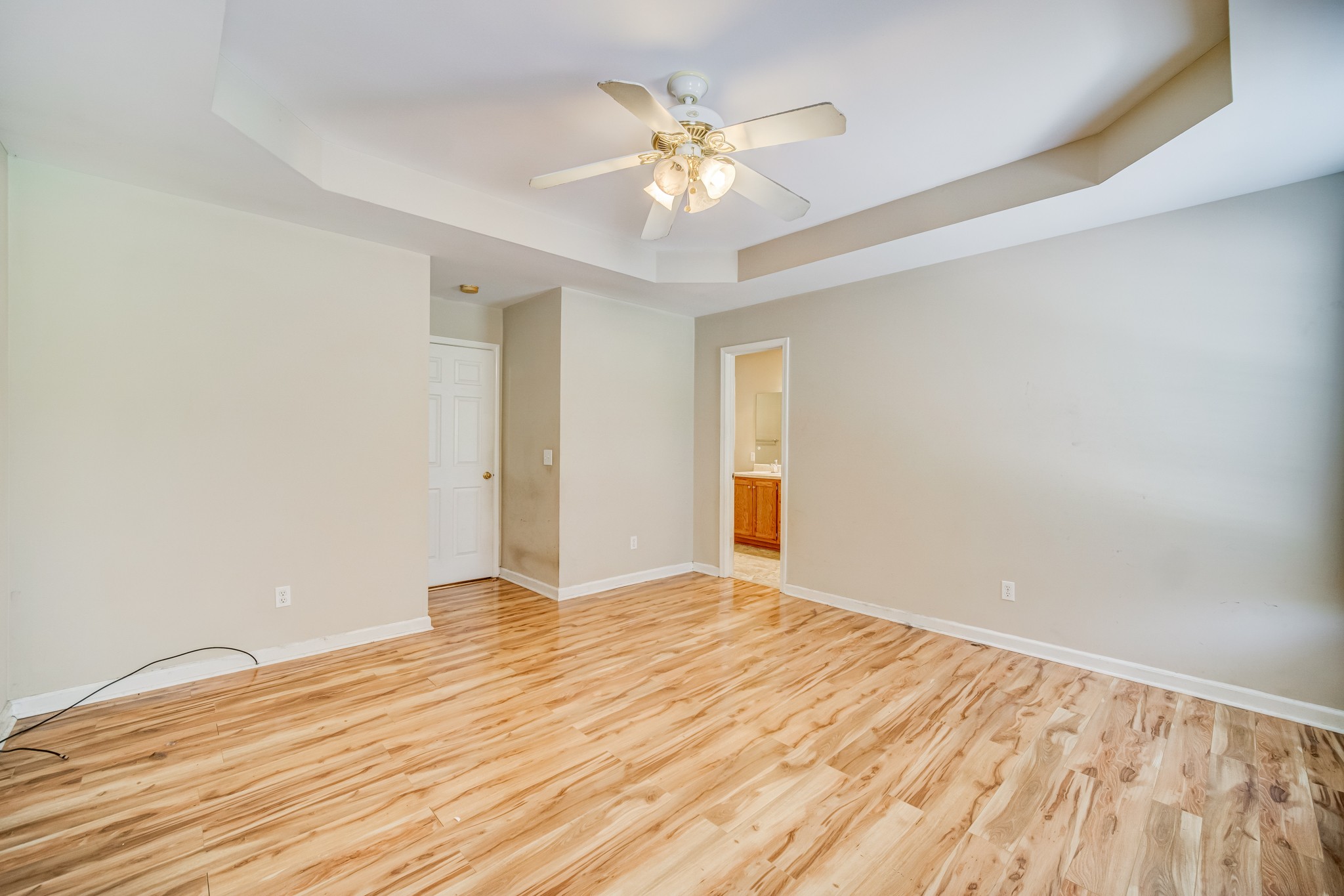 5160 Minnis Road Springfield, TN 37172 - Photo 21 of 31 a view of an empty room with wooden floor