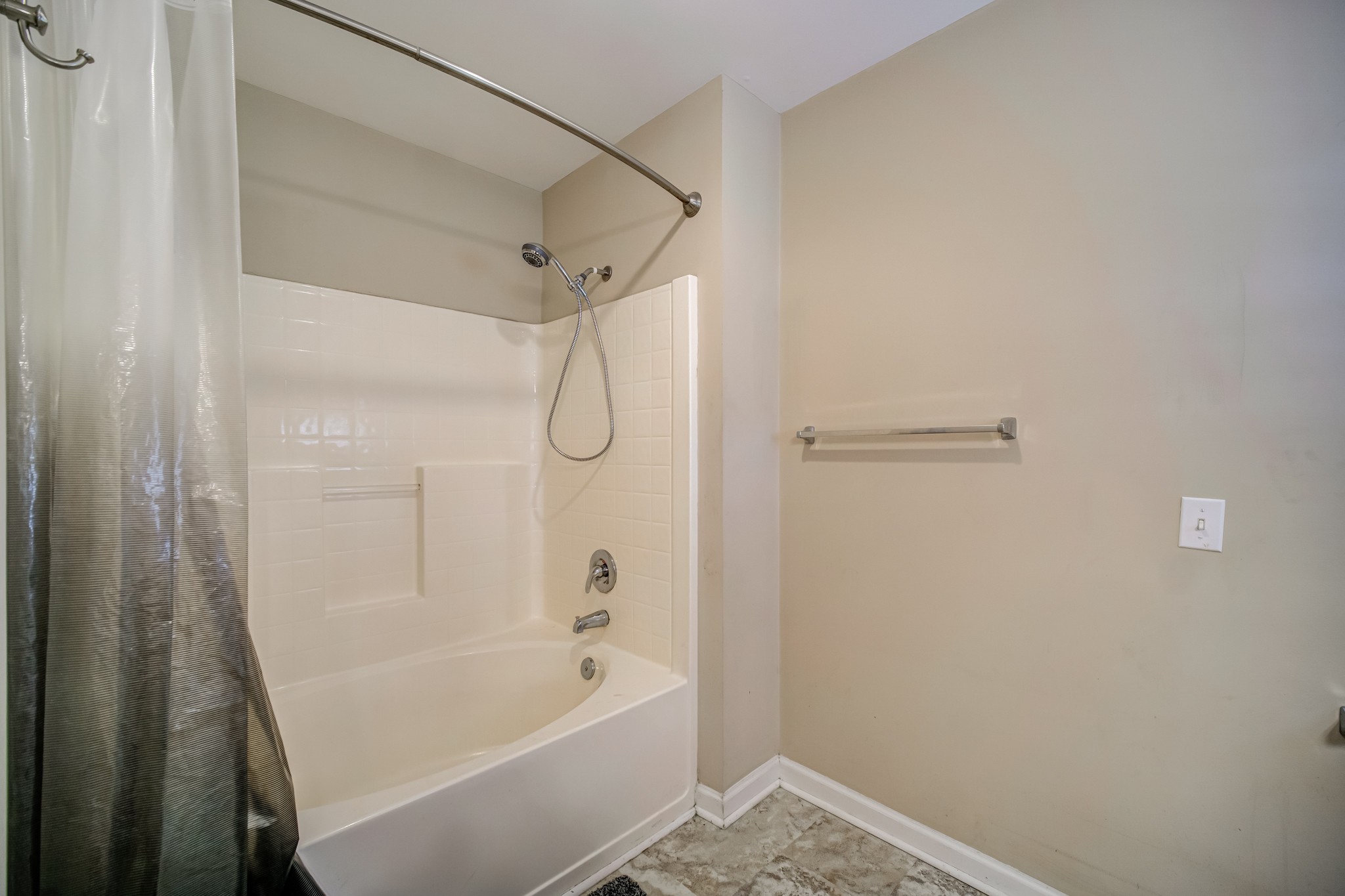 5160 Minnis Road Springfield, TN 37172 - Photo 23 of 31 a bathroom with a bathtub a toilet and a shower