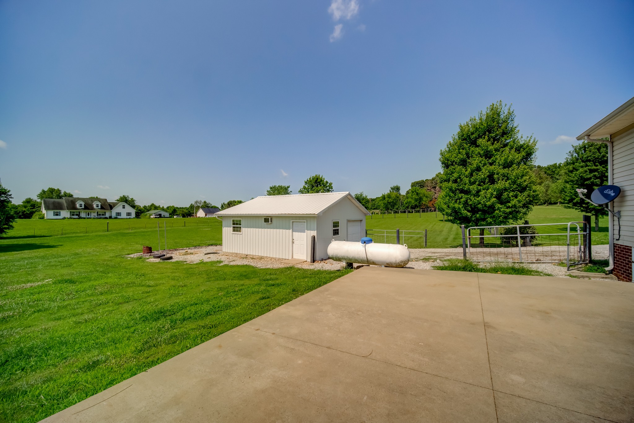 5160 Minnis Road Springfield, TN 37172 - Photo 28 of 31 front view of a house with a yard and a garage