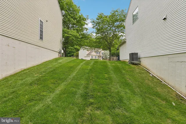 a view of a back yard of the house