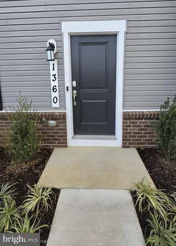 $2,100 | 1360 Red Clover Lane, Ranson, WV 25438