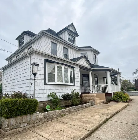 $2,800 | 92 Wavecrest Street, Valley Stream, NY 11581