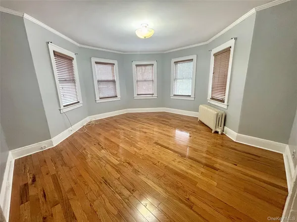 $2,800 | 92 Wavecrest Street, Valley Stream, NY 11581