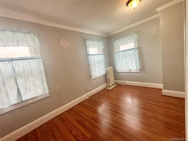 $2,800 | 92 Wavecrest Street, Valley Stream, NY 11581