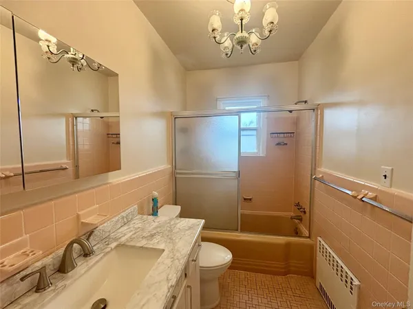 $2,800 | 92 Wavecrest Street, Valley Stream, NY 11581