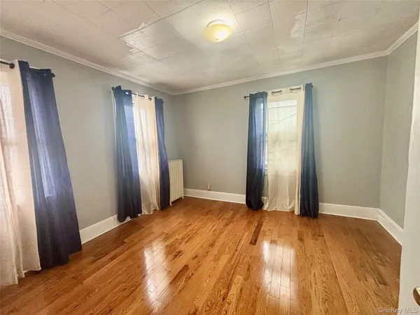 $2,800 | 92 Wavecrest Street, Valley Stream, NY 11581