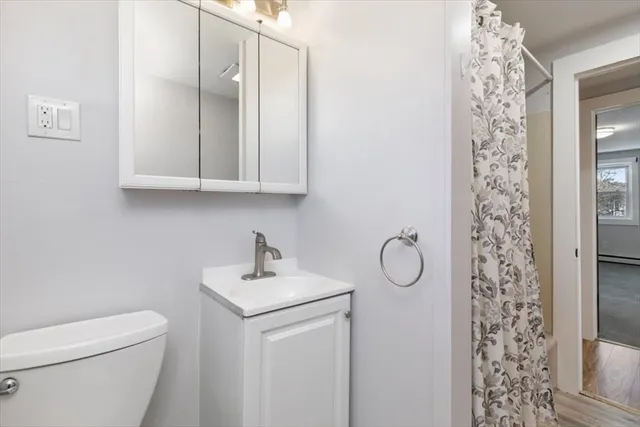 $2,400 | 129 Friend Street, Unit 3, Amesbury, MA 01913