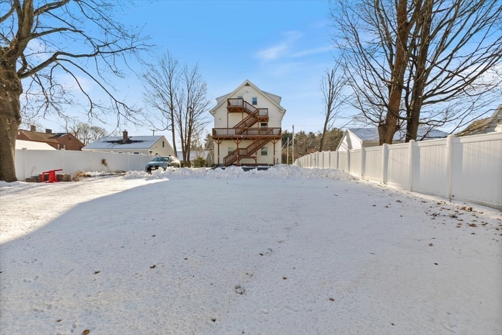 129 Friend Street, Unit 3 Amesbury, MA 01913 - Photo 25 of 30 a view of a snow in the house